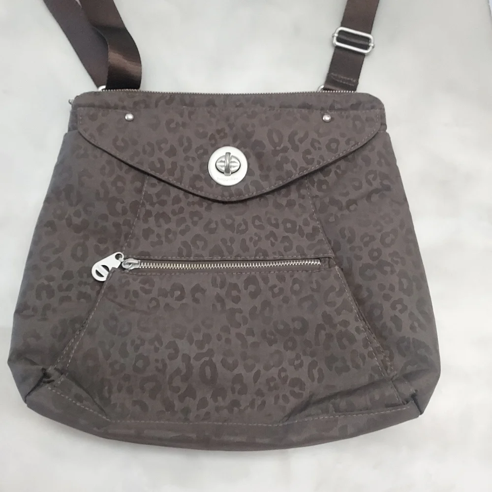 Baggellini Brown Spotted Animal Leopard Print Travel Bag - Picture 3 of 10